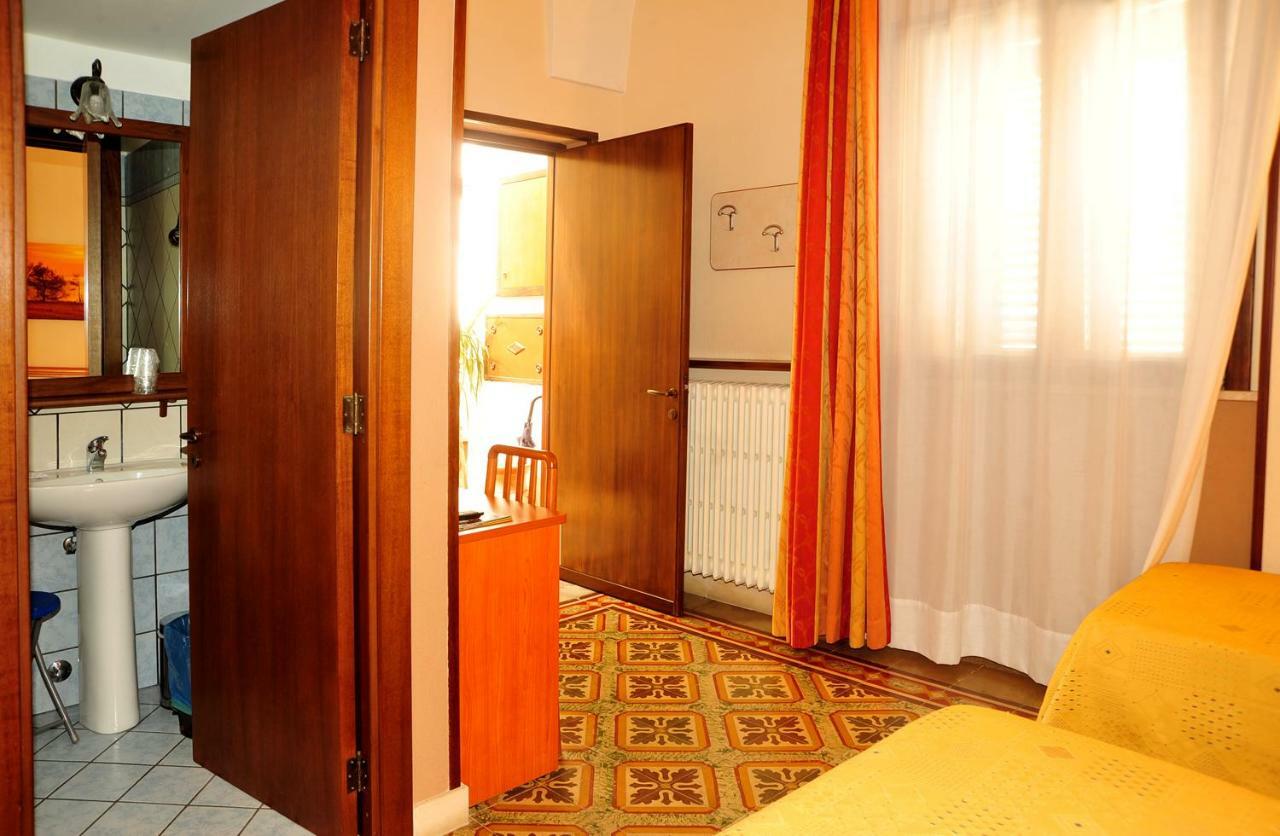 Camera Matrimoniale/Doppia con Letti Singoli con Bagno Privato