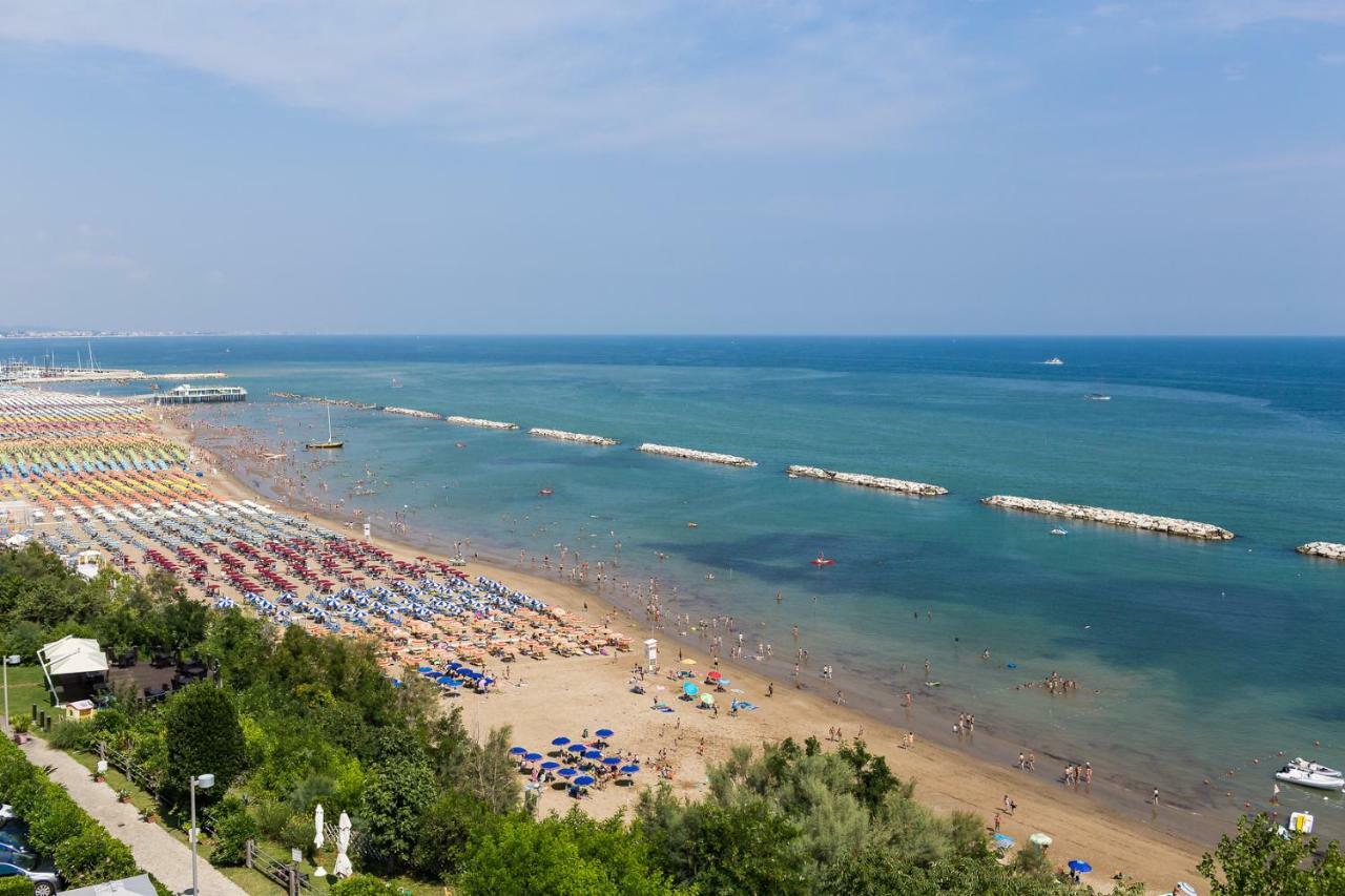 Camera Quadrupla con Vista Mare