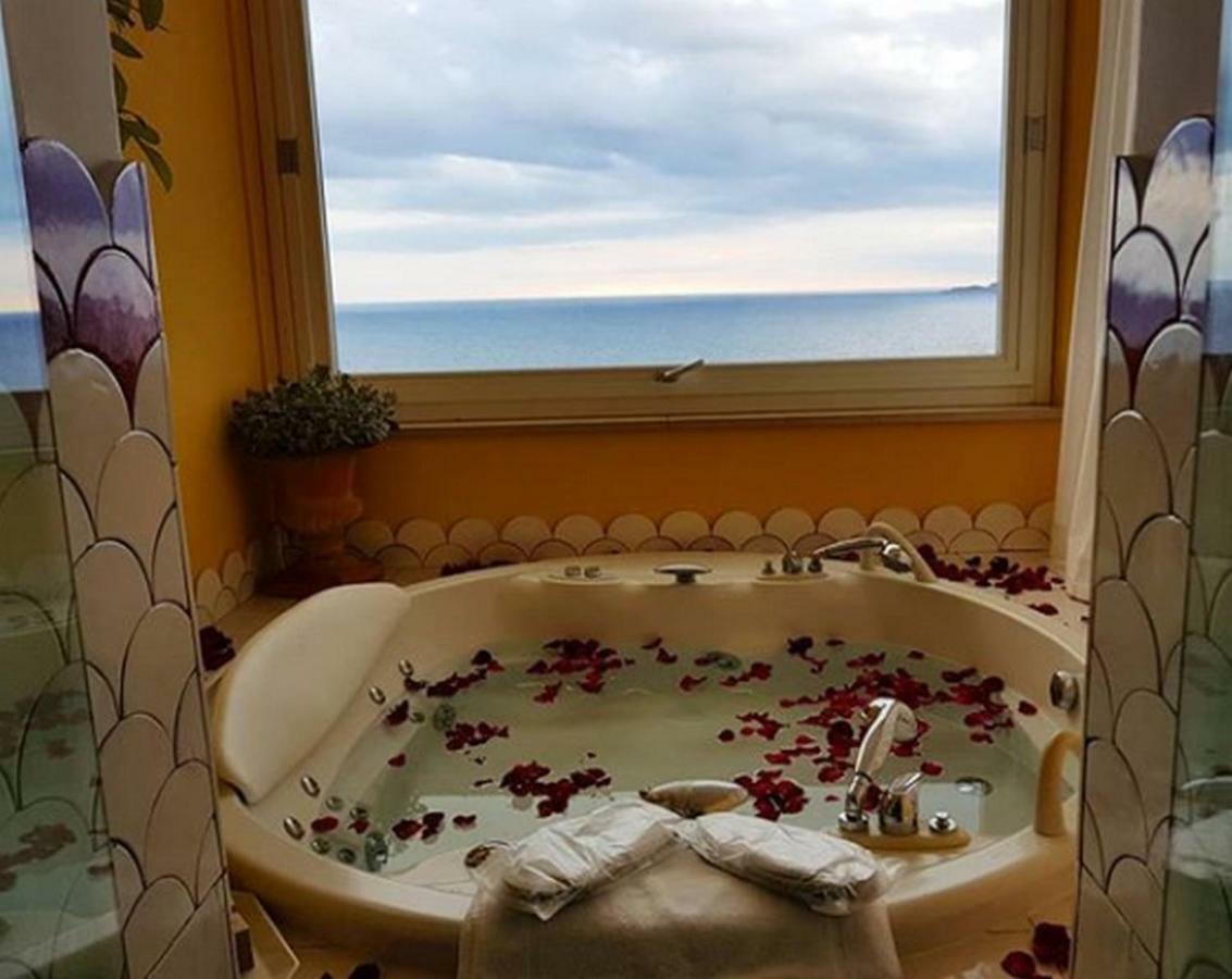 Camera Queen con Vasca Idromassaggio