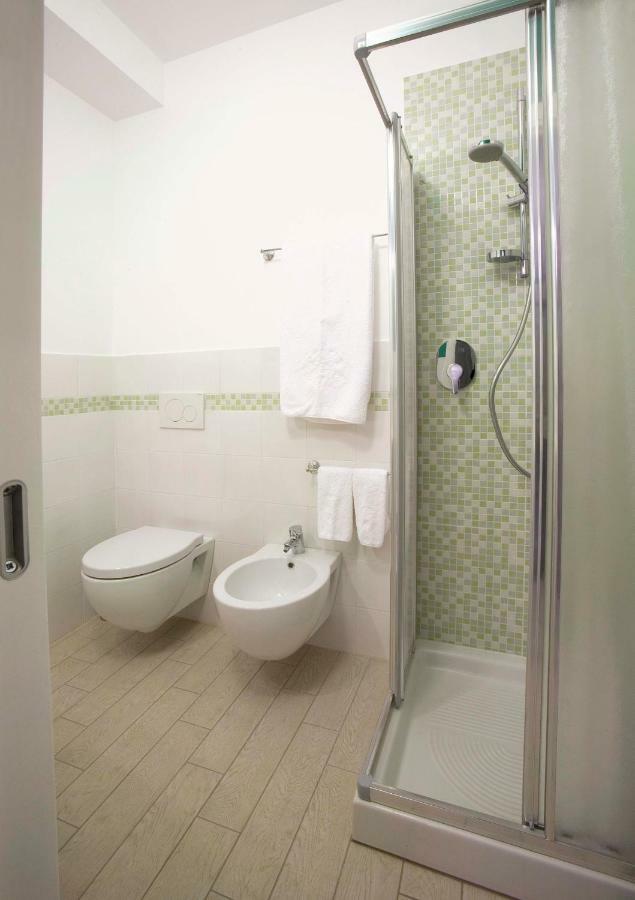 Camera Doppia con Letti Singoli con Bagno