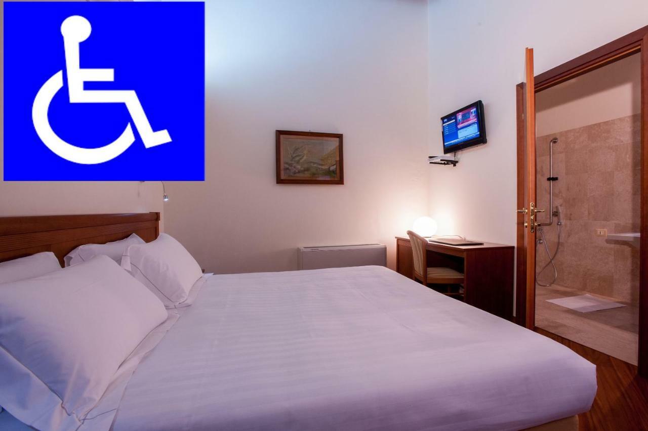 Double or Twin Room Disability Access,1559587015:JPEG