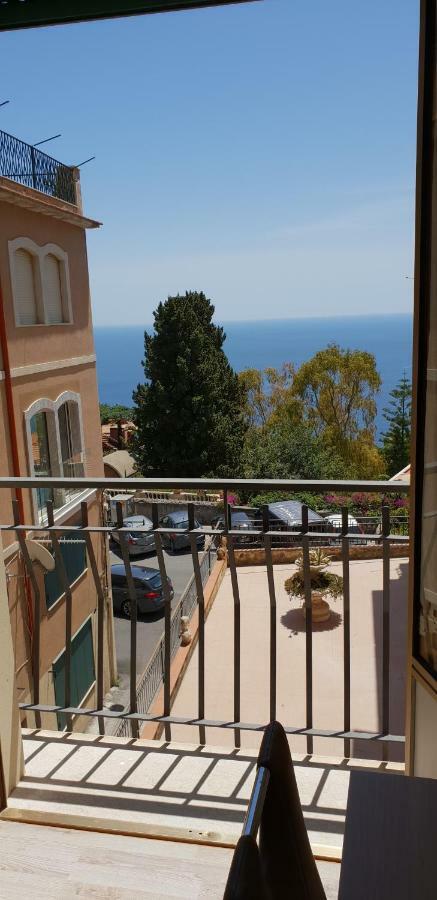 Camera Deluxe Matrimoniale con Vista Mare