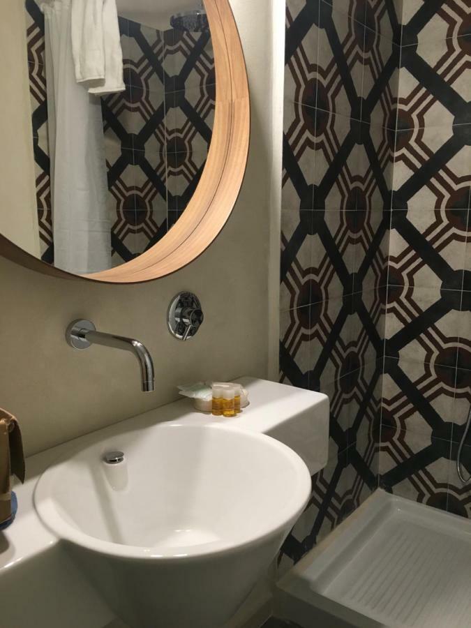 Camera Tripla Deluxe
