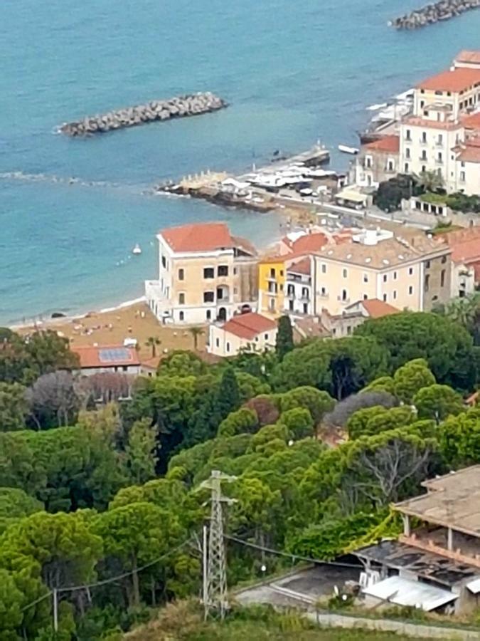Camera Matrimoniale con Balcone e Vista Mare