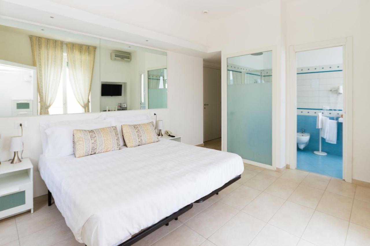 Deluxe Double Room with Balcony and Sea View,1630872593:JPEG