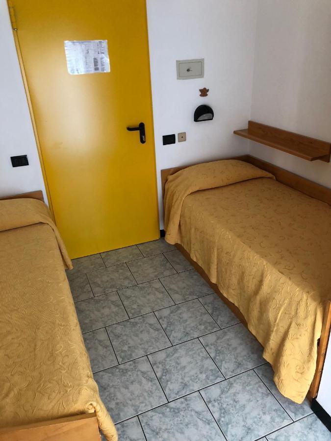 Camera Doppia con Letti Singoli