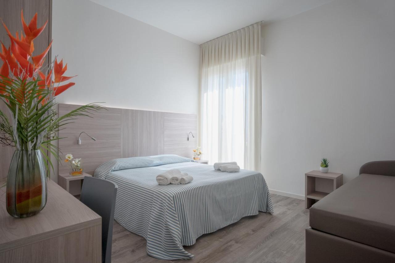 Comfort Family Room with Sea Front View Balcony