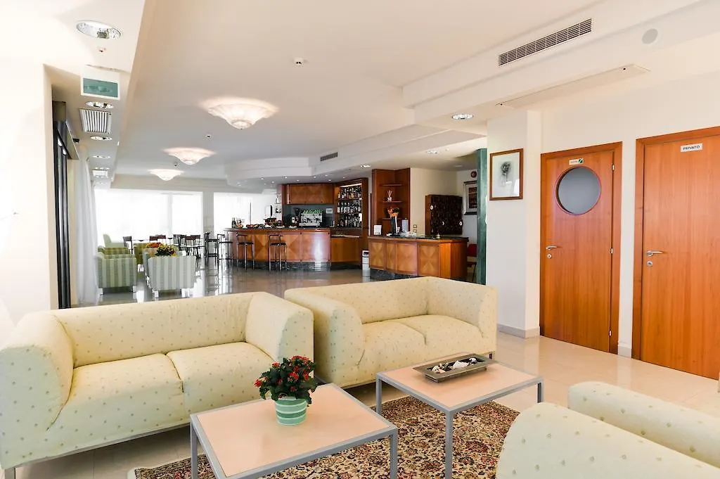 Hotel Globus-1