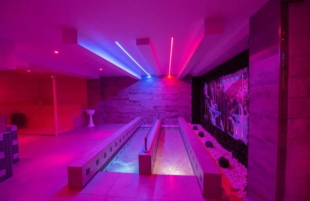 White Apartments & Spa-1