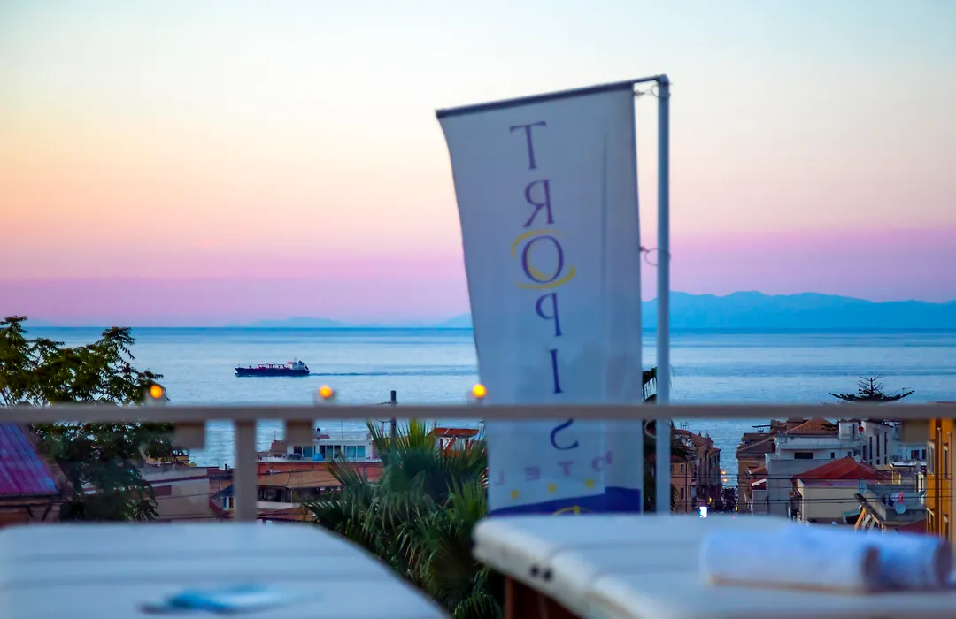 Tropis Hotel-1