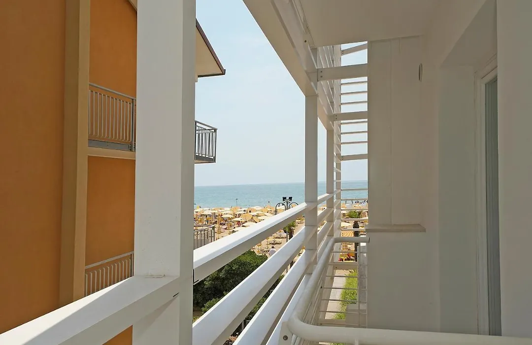 Hotel Strand A Frontemare-1