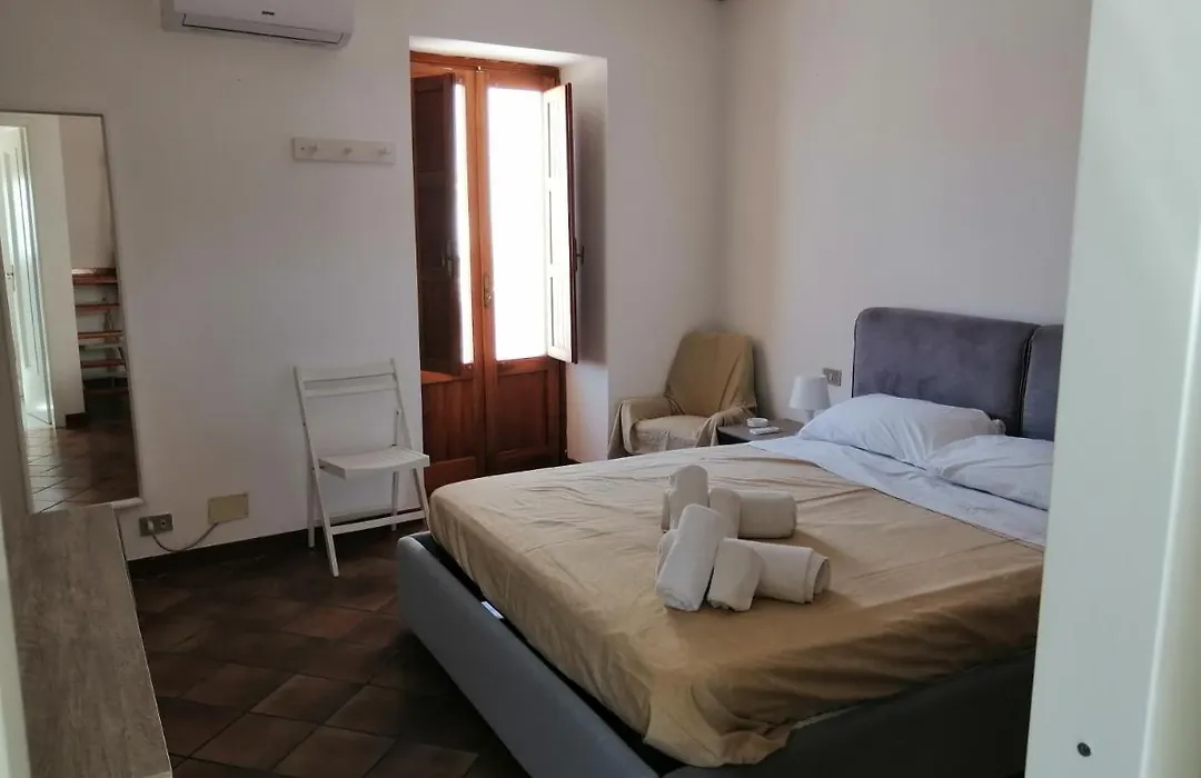 Una Stanza a Cefalù-1