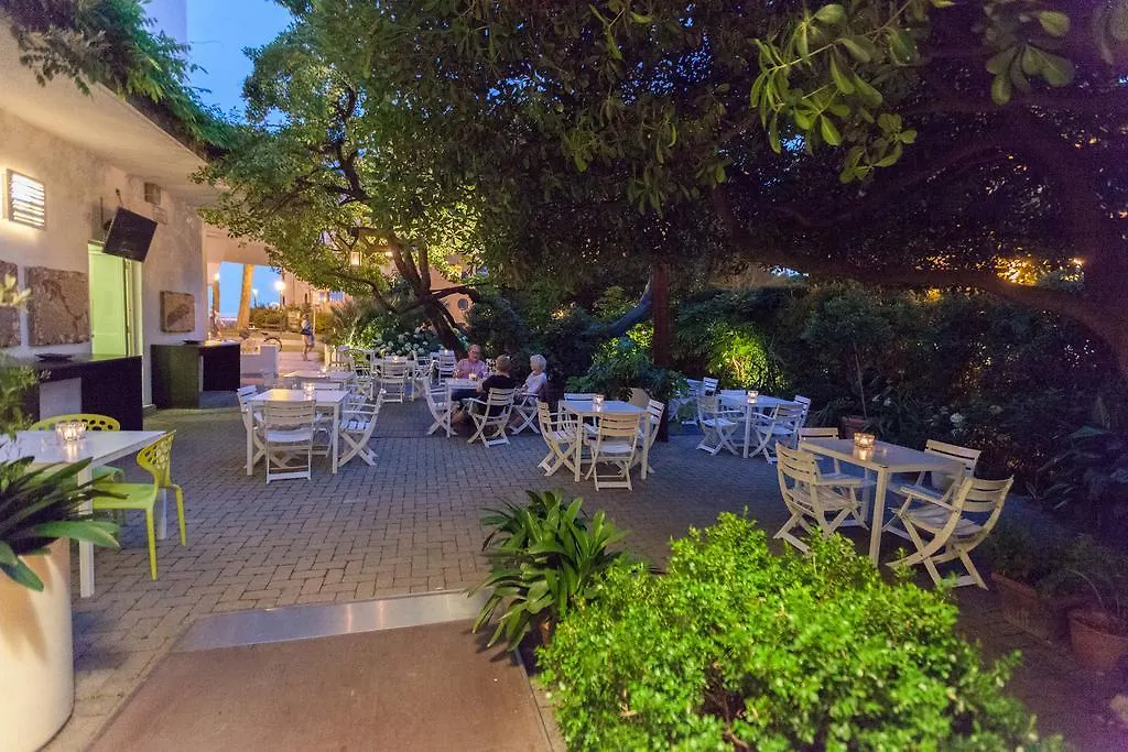 Albergo alla Spiaggia-1