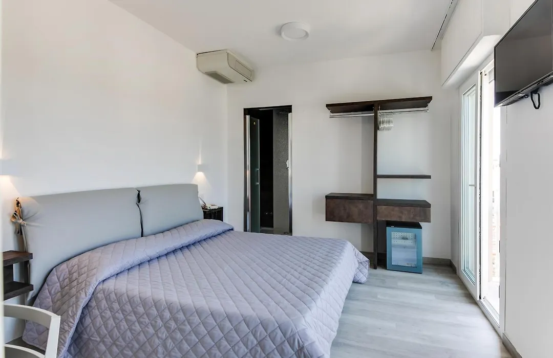 MARITTIMO Riccione - Hotel Clipper FRONTE MARE-1