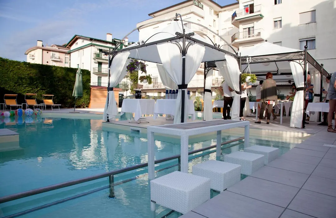 Ute Hotel-1