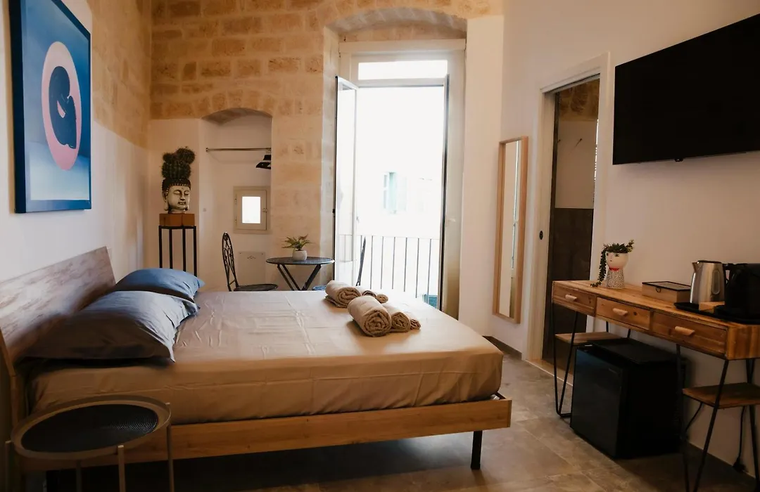 Petrina Home - Suite Rooms Barletta-1