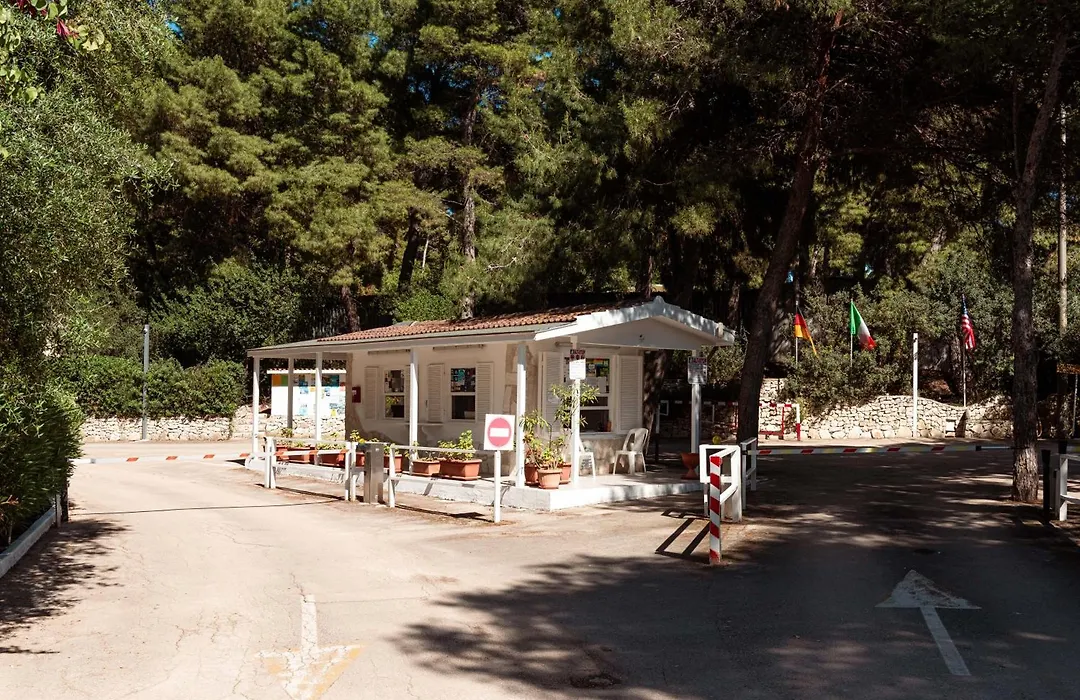 Villaggio Camping Punta Lunga-1