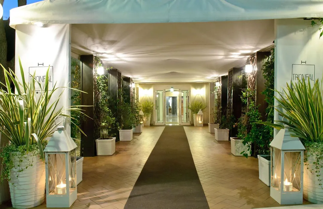 HOTEL TRIONFAL - Fronte Mare - Vicinissimi al Centro-1