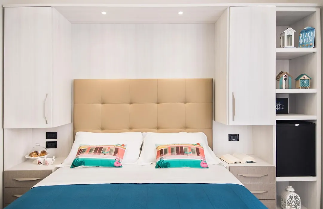 Viva Beach Hotel - 20M From The Beach & Large Breakfast-1
