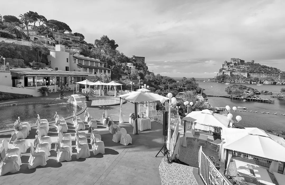 Strand Hotel Delfini-1