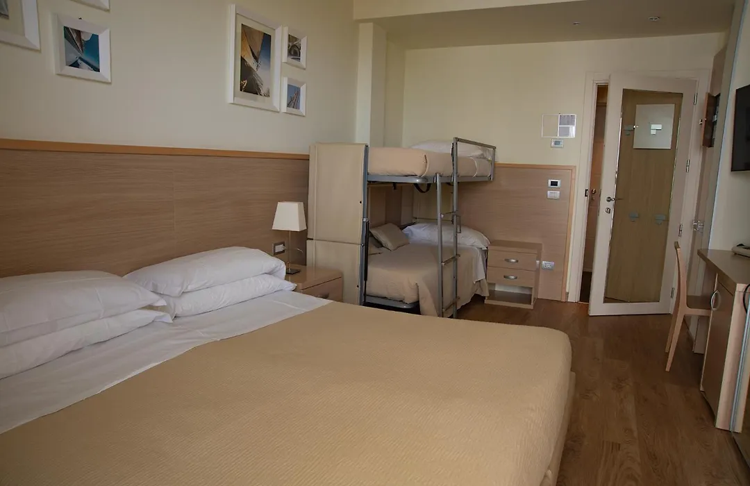 Hotel Kursaal - Fronte Mare Con Piscina-1