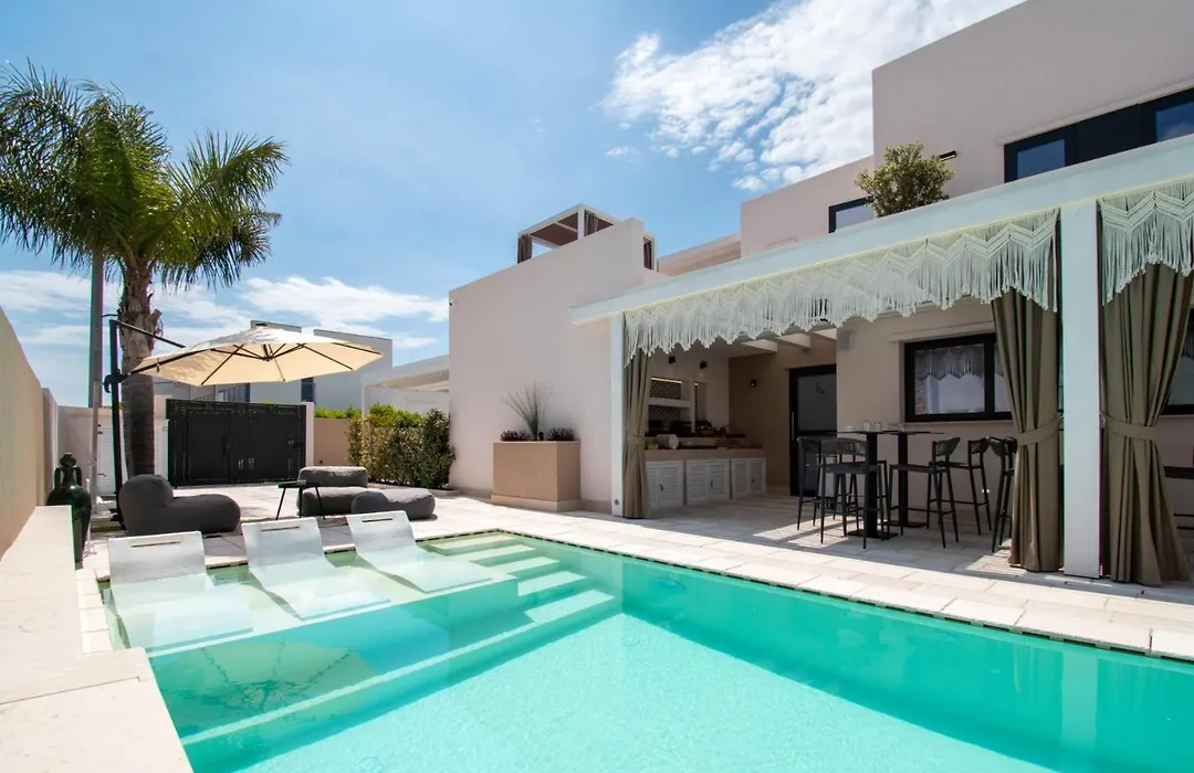 Kalinifta Rooms Luxury Style-1
