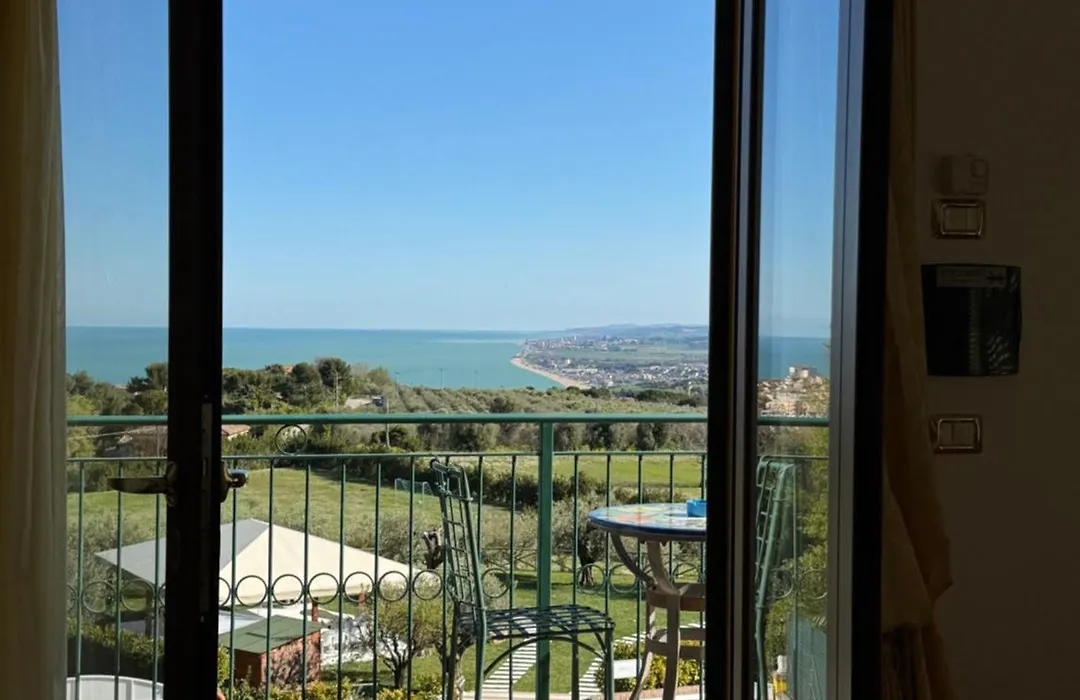 Hotel Le Cave-1