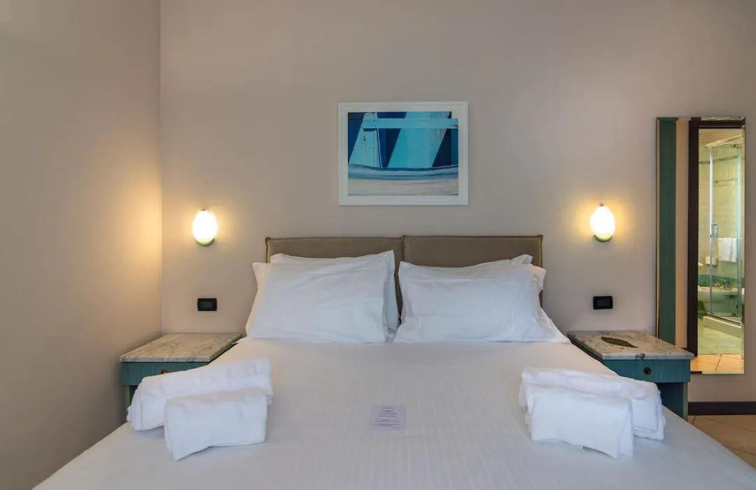 Hotel Harmony-Smile-1