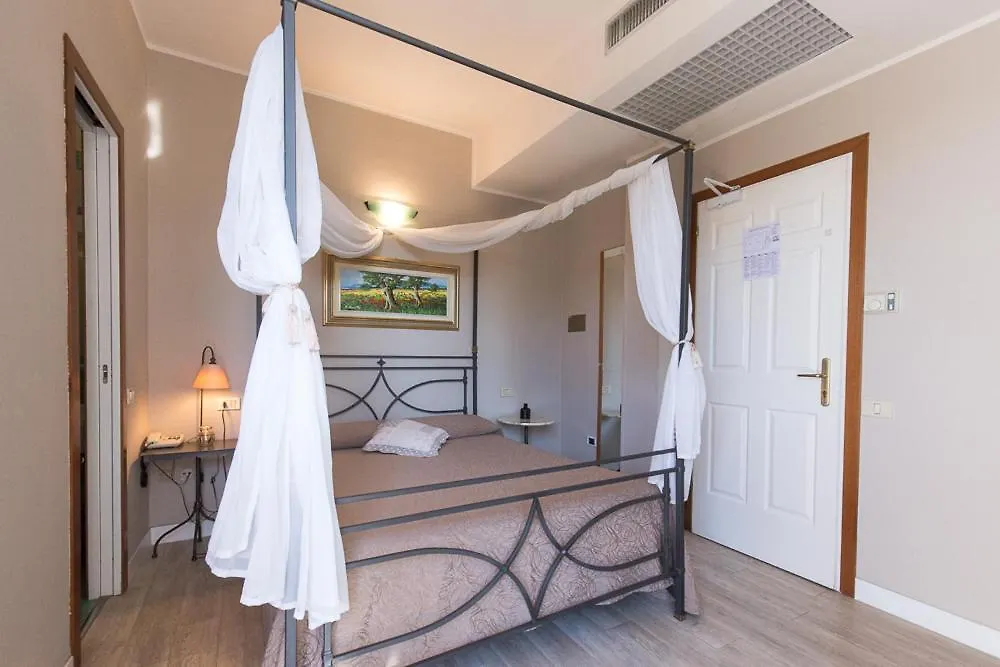 Hotel Trevi Riccione-1