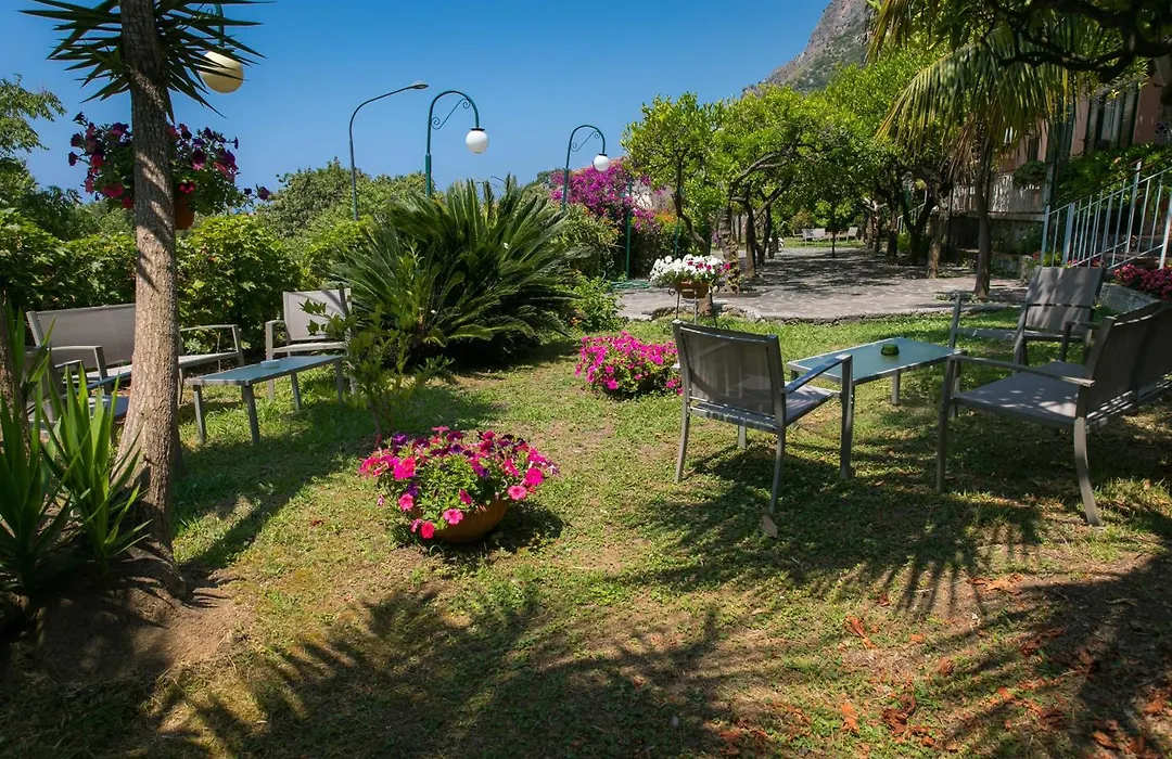 Hotel Villa Degli Aranci-1