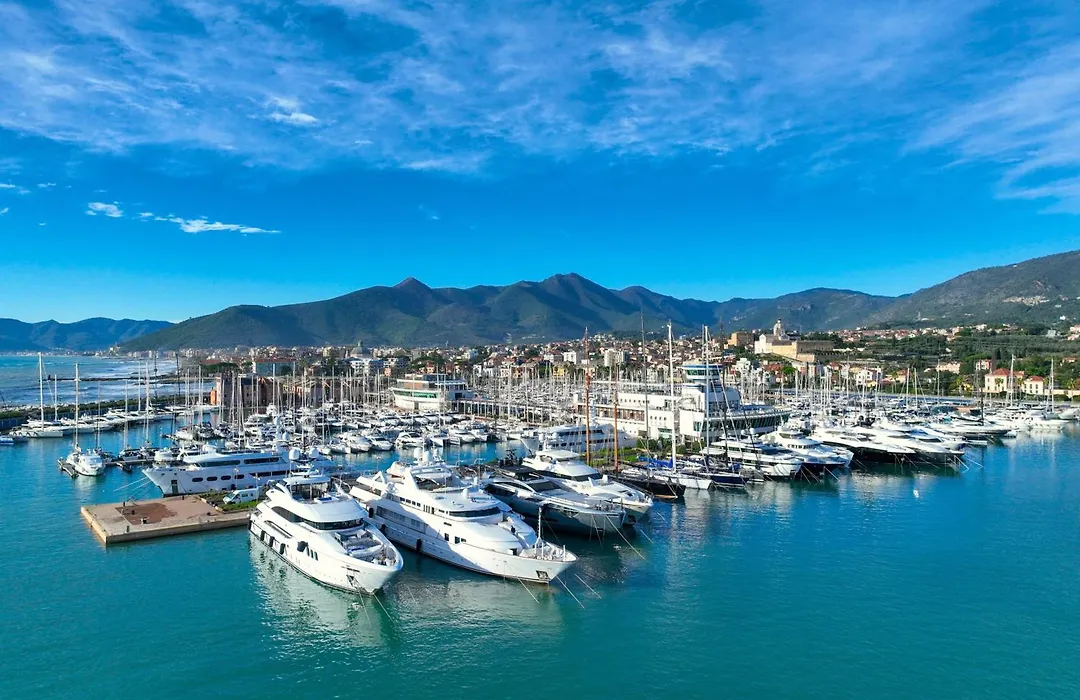 Yacht Club Marina di Loano | UNA Esperienze-1