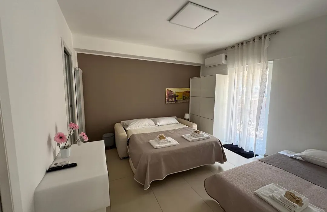 Four Rooms Naxos-1