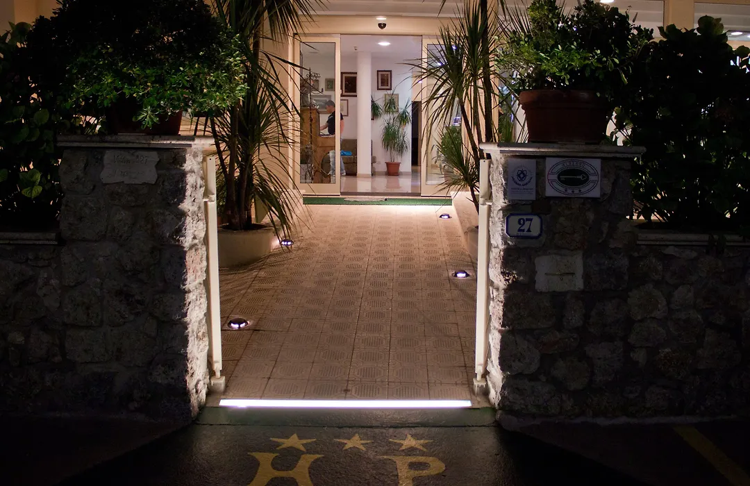 Hotel Pigalle-1
