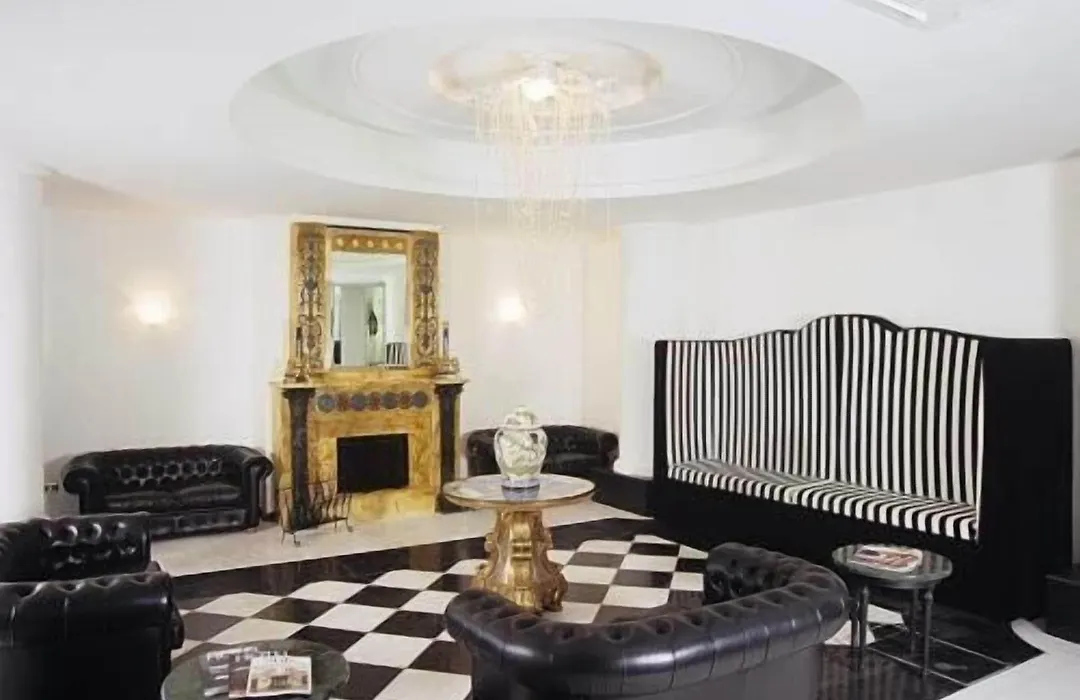 M Glamour Hotel-1