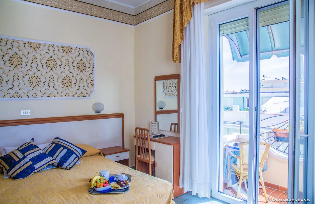 Hotel River fronte mare con piscina-1