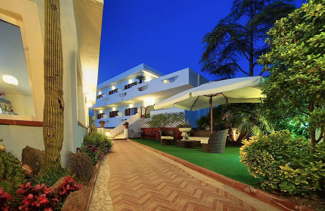 Iris Hotel-1