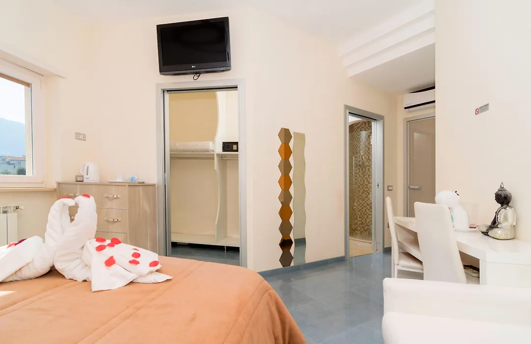 Guest House Emily Suites Sorrento-1