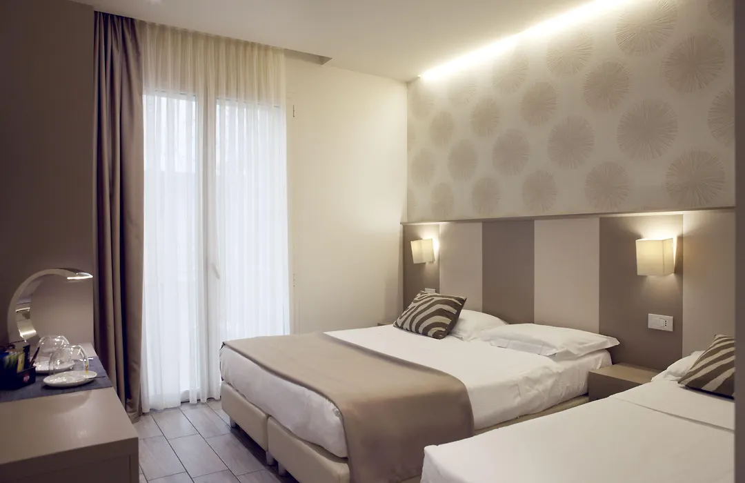 L'Hotel-1