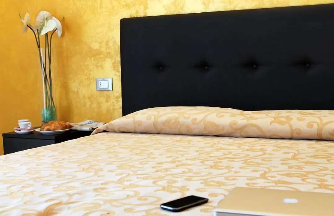 Hotel Aurora-1
