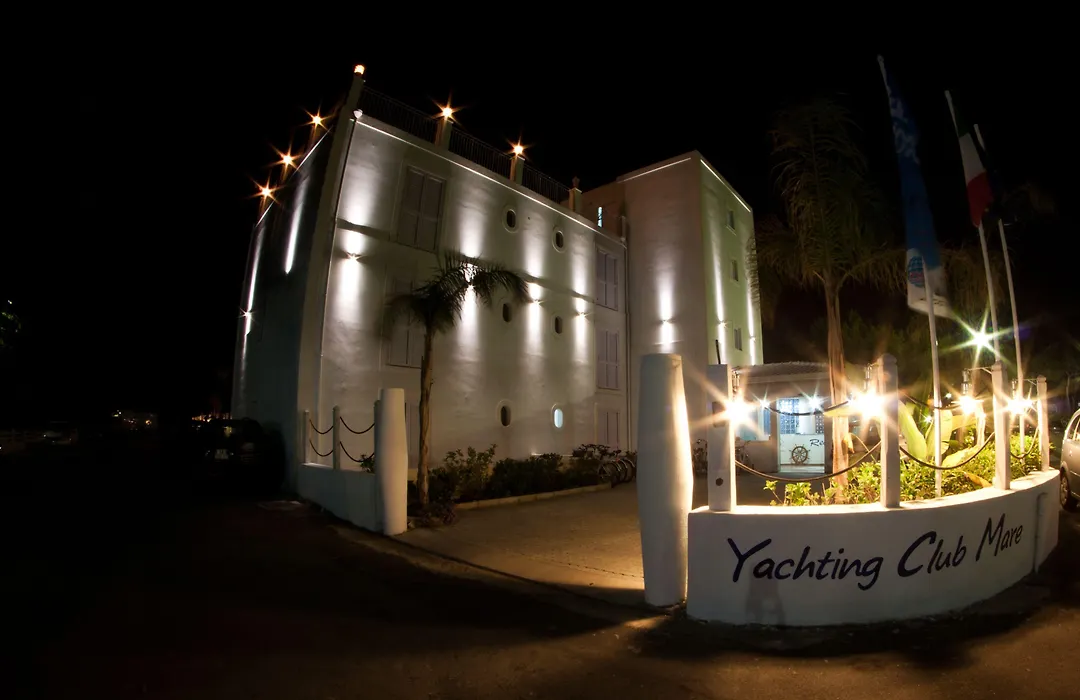 Yachting Club Mare-1