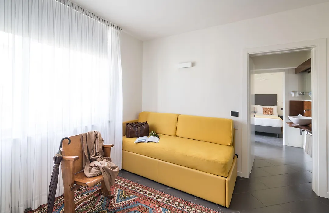 Foyer Rooms&Suites Self Check-In-1