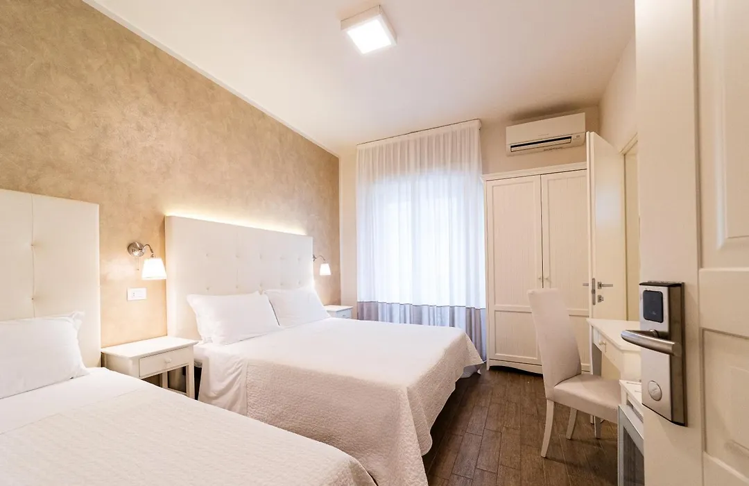 Hotel Soraya - Spiaggia Sawasdee With Beach, Restaurant & Parking-1