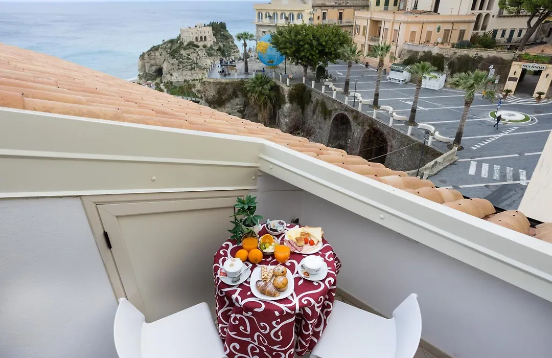 B&B Island Tropea -Sea View Rooms & Suites--1