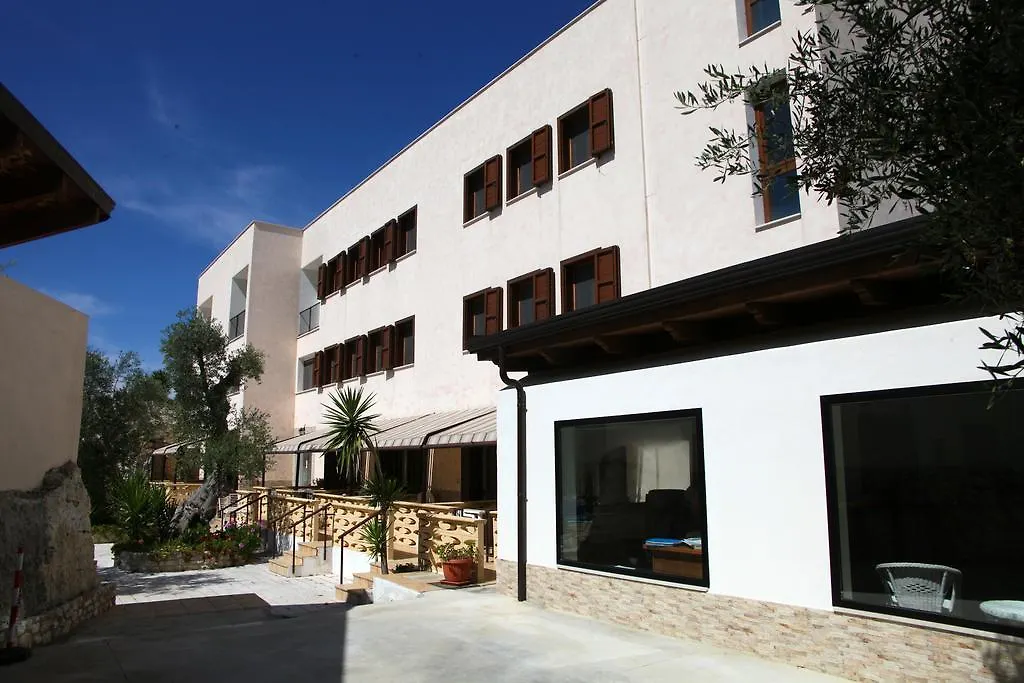 AgriCostella Tranquillita' a poco dal mare di Vieste, Piscina e Parcheggio-1
