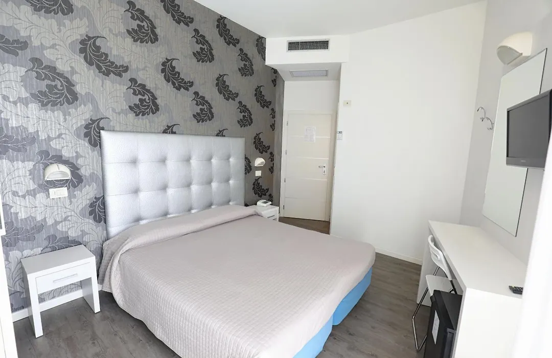 Hotel Daniel'S Fronte Mare-1