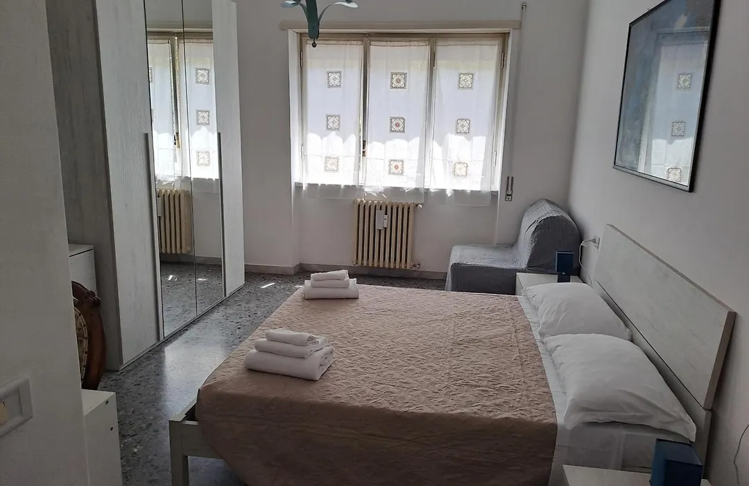 Gold Sunshine srls Guest House o Affittacamere-1