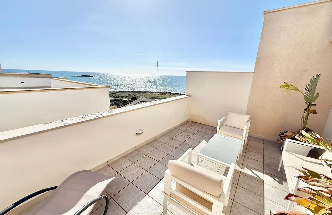 Leo Rooms & Sea-1