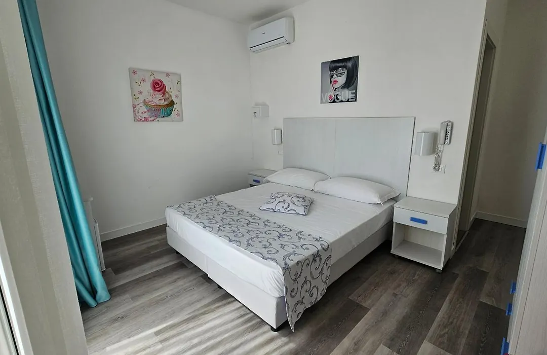 Hotel Linda-1