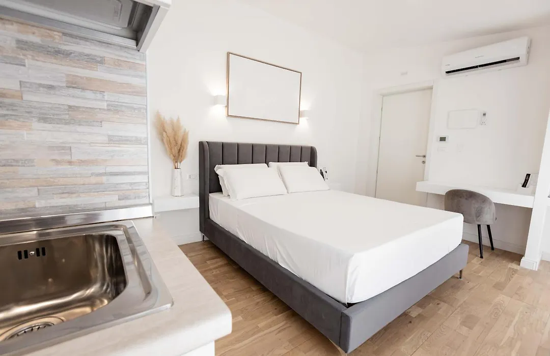 Centoquindici Rooms&Suite-1