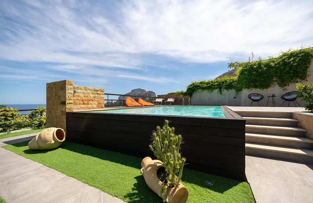 Pater Meus Suites - Sea View, Pool & Parking-1